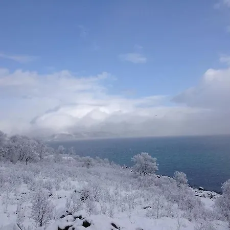 Beautiful View - Close To The Sea, Mountains And Nature Apartment Kvaloya