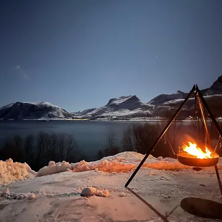 Beautiful View - Close To The Sea, Mountains And Nature Leilighet Kvaloya