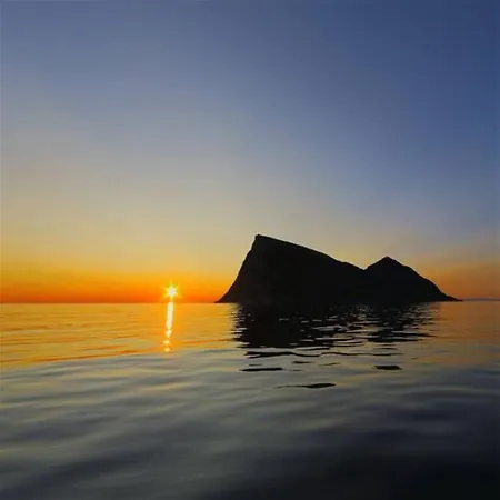 Beautiful View - Close To The Sea, Mountains And Nature Leilighet *
