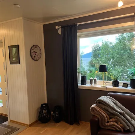 Beautiful View - Close To The Sea, Mountains And Nature Kvaloya