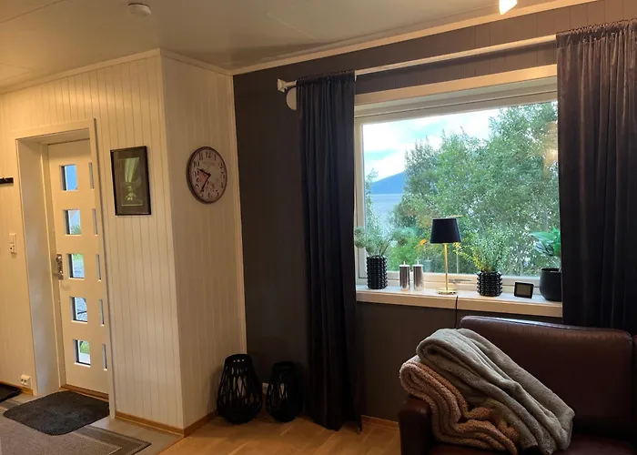 Beautiful View - Close To The Sea, Mountains And Nature Kvaloya